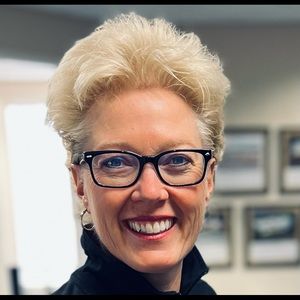 Meet your Posher, Debbie